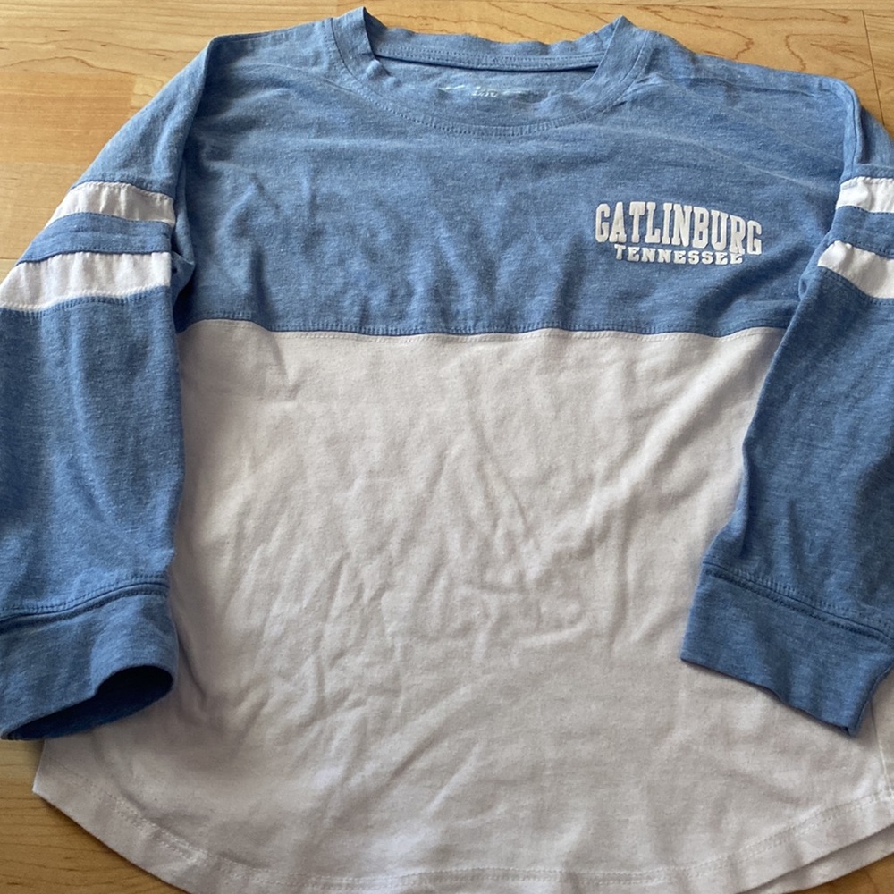 Kids medium blue and white Gatlinburg Tennessee long T-shirt